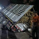 Truck falls through damaged bridge in Prachuap Khiri Khan | Thaiger