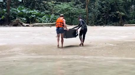 Norwegian parents' cave tour with baby in Thailand sparks debate | News by Thaiger