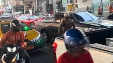 High-speed chase in Bangkok: Suspect escapes after collisions (video)