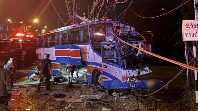 Drowsy driver crashes tour bus into power pole, injuring 36 | News by Thaiger