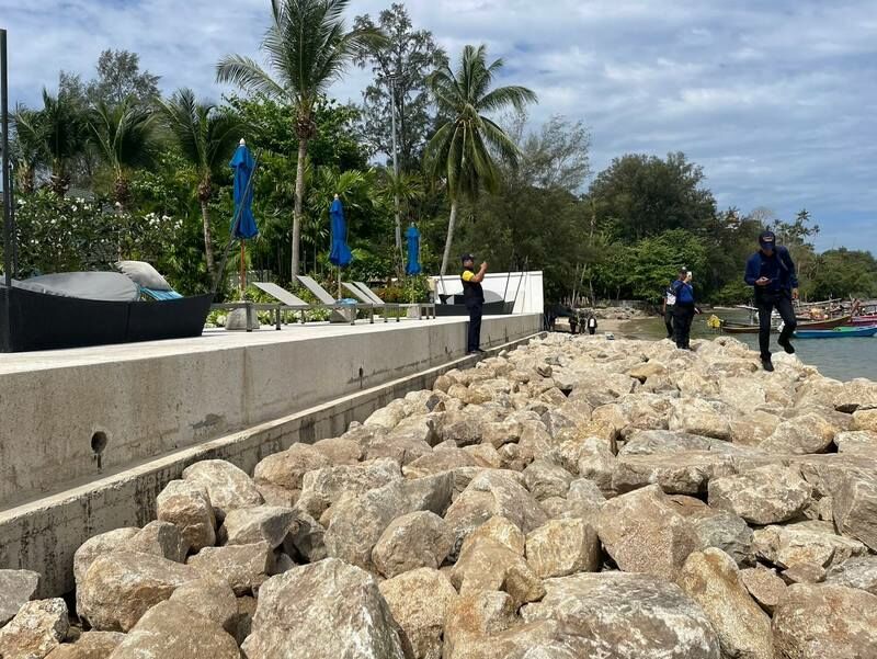 Luxury v law: Phuket crackdown targets beachfront land grab | News by Thaiger