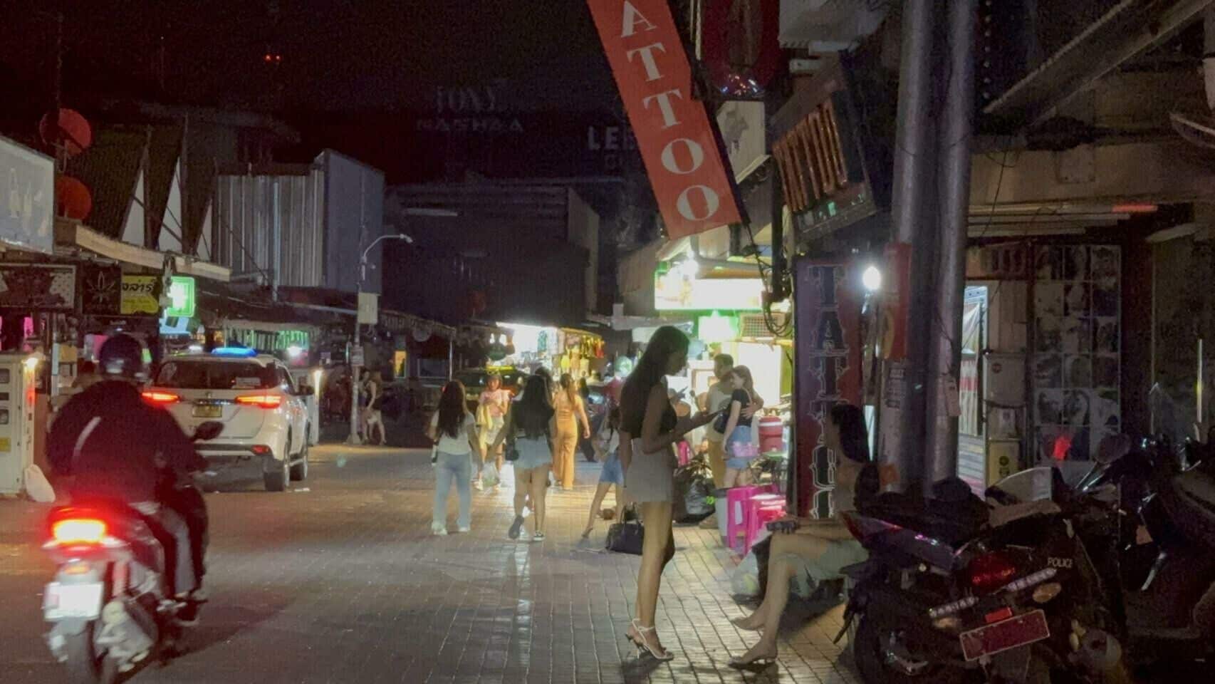 Tourists fume over persistent foreign beggars in Pattaya | News by Thaiger