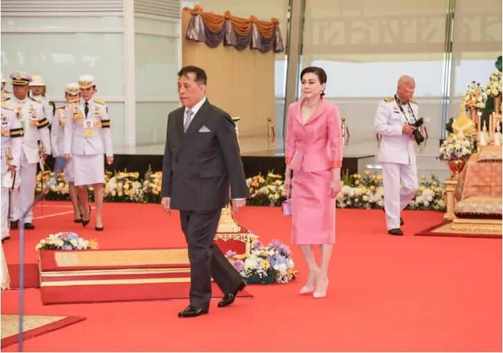 Thai king and queen open Suvarnabhumi's terminal and runway | News by Thaiger