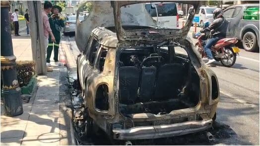 Luxury Mini Cooper goes up in flames on Bangkok street | News by Thaiger