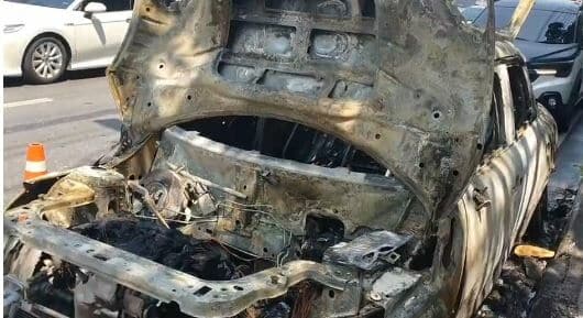 Luxury Mini Cooper goes up in flames on Bangkok street | News by Thaiger