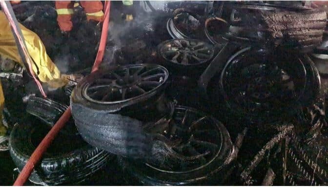 Car repair shop fire in Bangkok destroys cars and kills two dogs | News by Thaiger