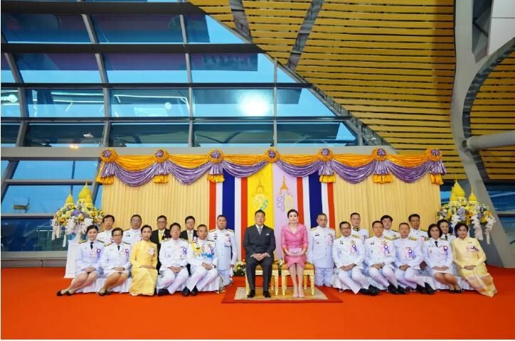 Thai king and queen open Suvarnabhumi's terminal and runway | News by Thaiger