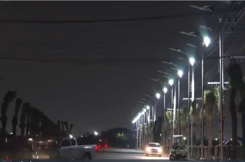 Bizarre ‘airplane’ light poles spark online debate in Samut Prakan (video) | News by Thaiger