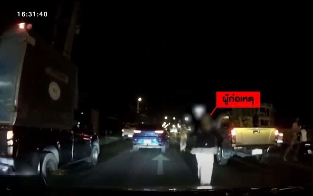 Woman jumps onto car bonnet, shocking driver in Pathum Thani (video) | News by Thaiger
