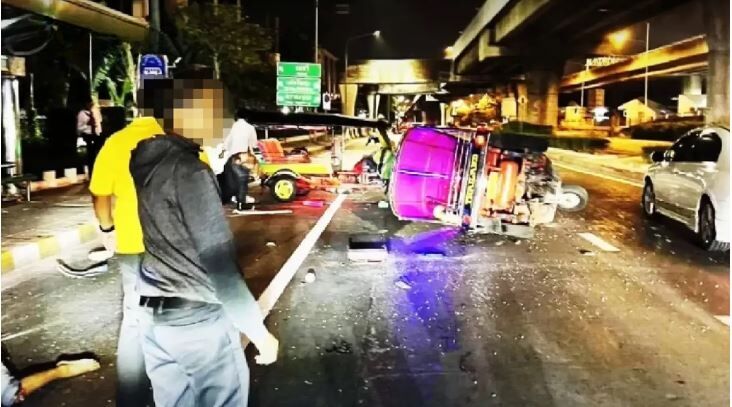 Fast and furious: Bangkok tuk tuk race ends in crash, 3 injured | News by Thaiger