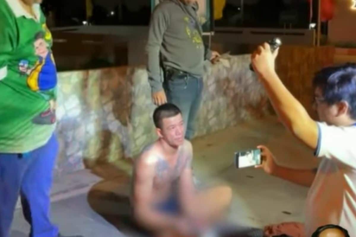 Thai man stabs his lover's husband in Samut Prakan