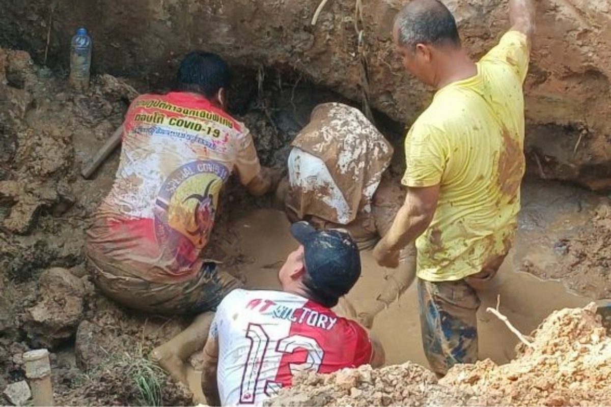 Landslide at pipe installation site claims 2 lives in South Thailand