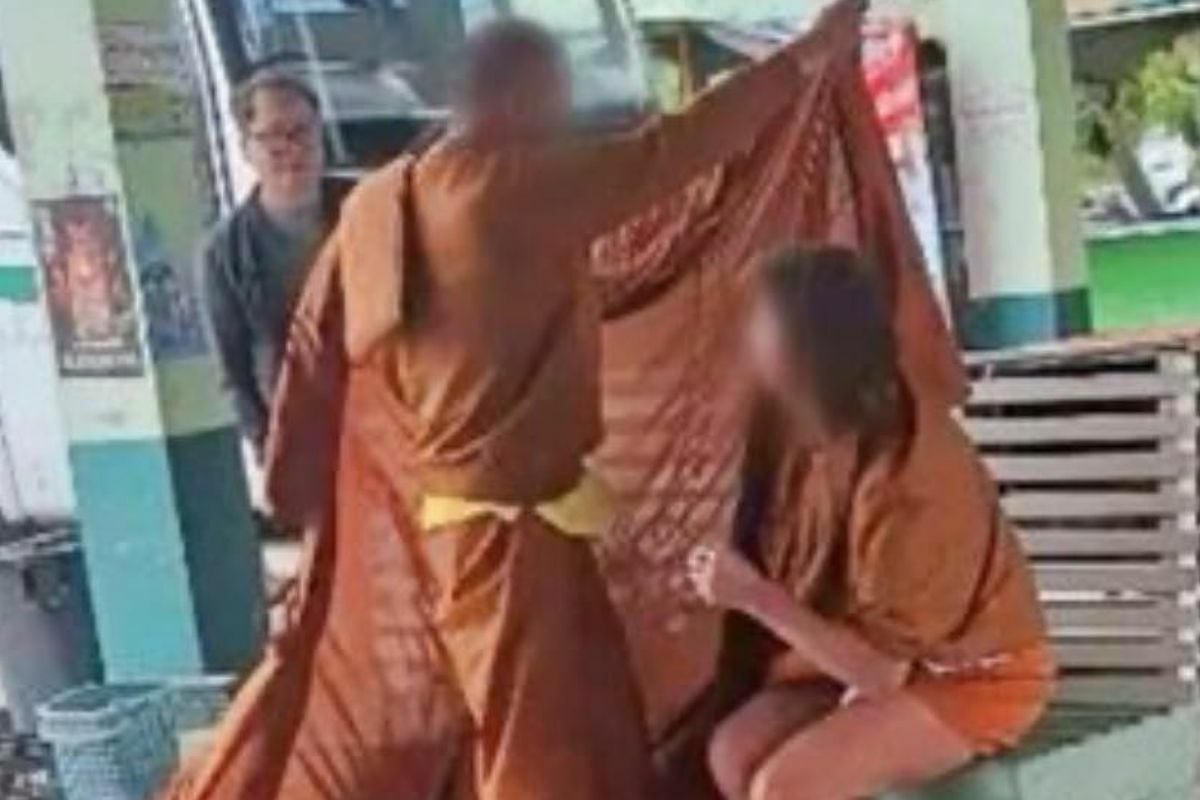 Thai monk seen hugging foreign woman at Chiang Rai bus terminal