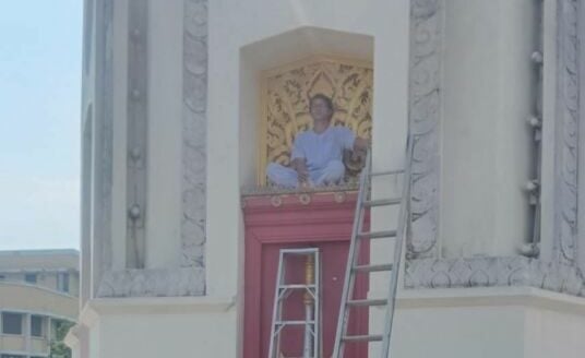 Man meditates on Bangkok’s Democracy Monument, sparks emergency response