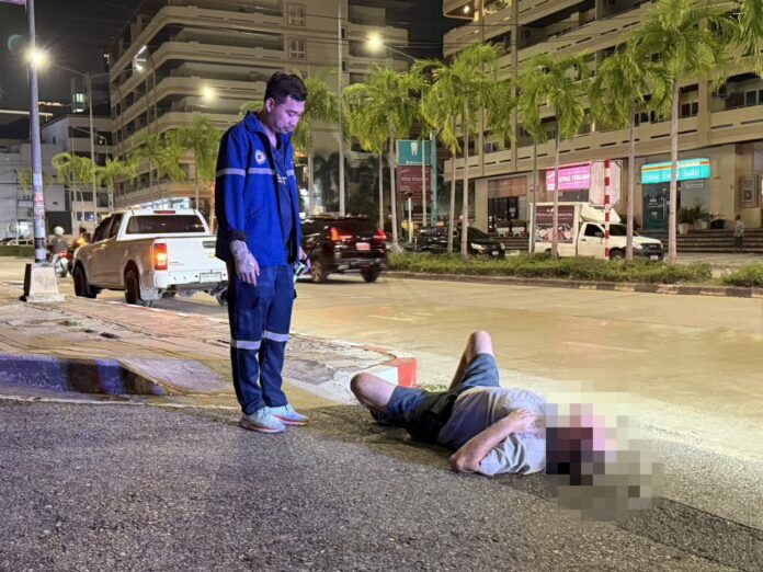 American throws drunken fit in the middle of a Pattaya road | News by Thaiger