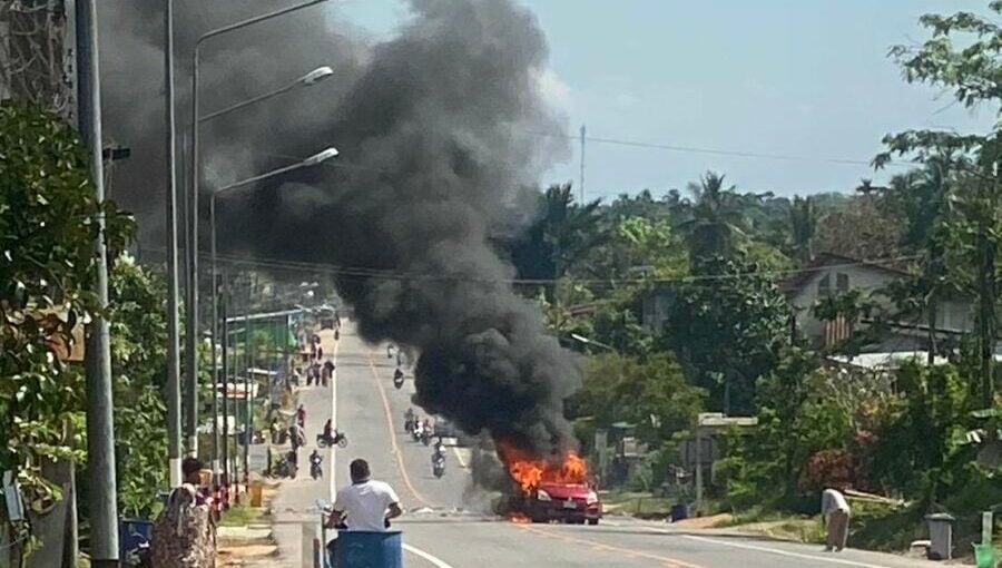 Volunteer escapes car bomb attack in Pattani, vehicle damaged