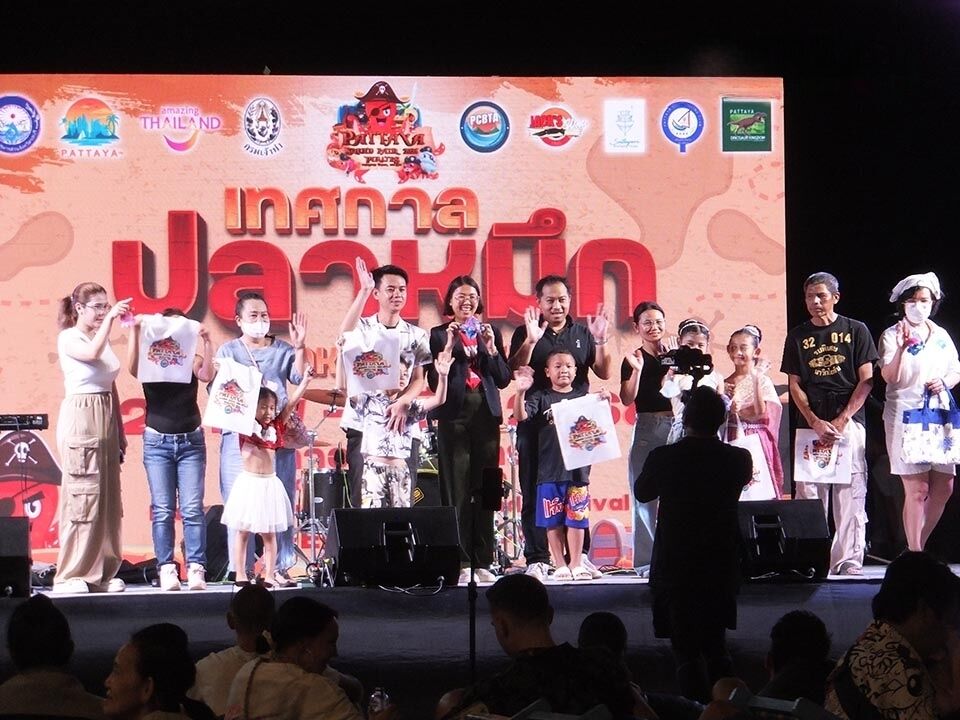 Pattaya Squid Fair draws massive crowds to Jomtien Beach | News by Thaiger