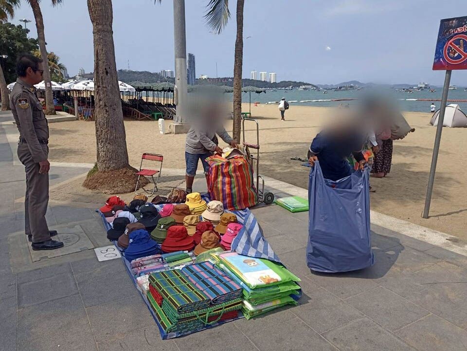 Pattaya vendors clash with officials amid festival crackdown | News by Thaiger