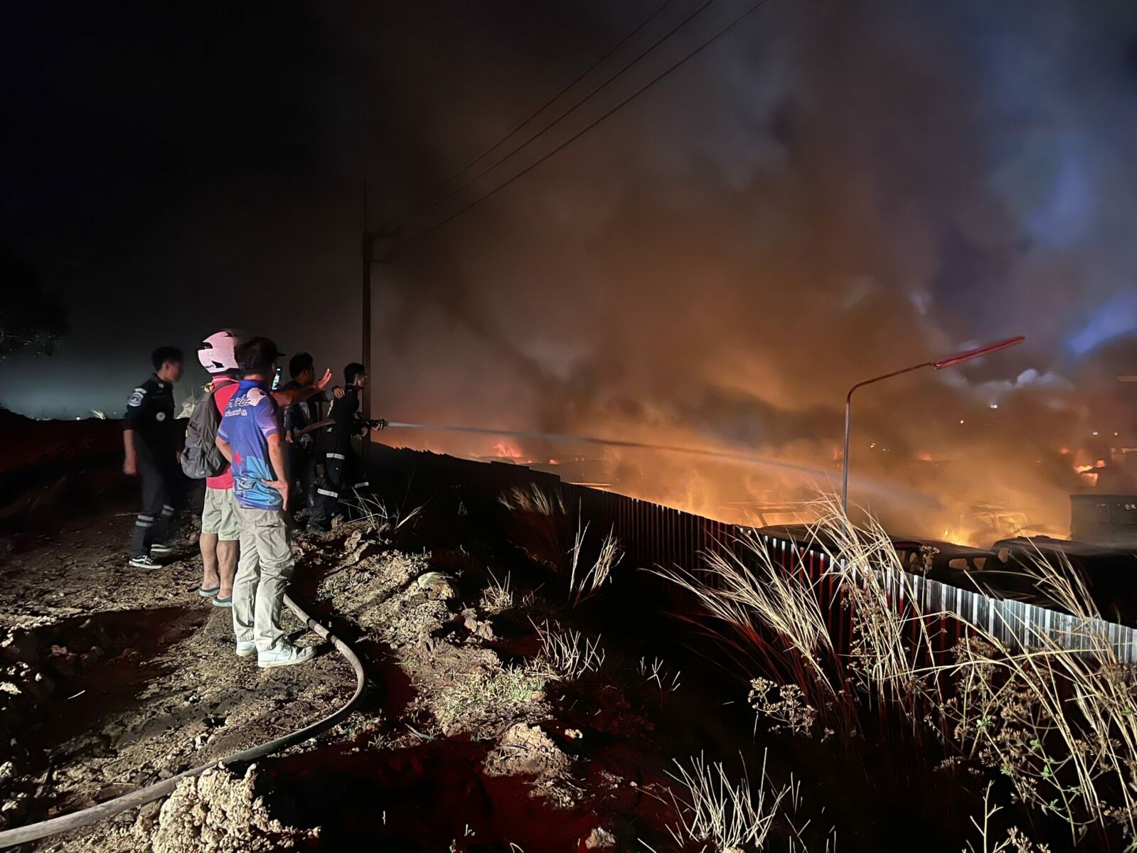 Fire at Mae Sot customs warehouse destroys over 50 vehicles | News by Thaiger