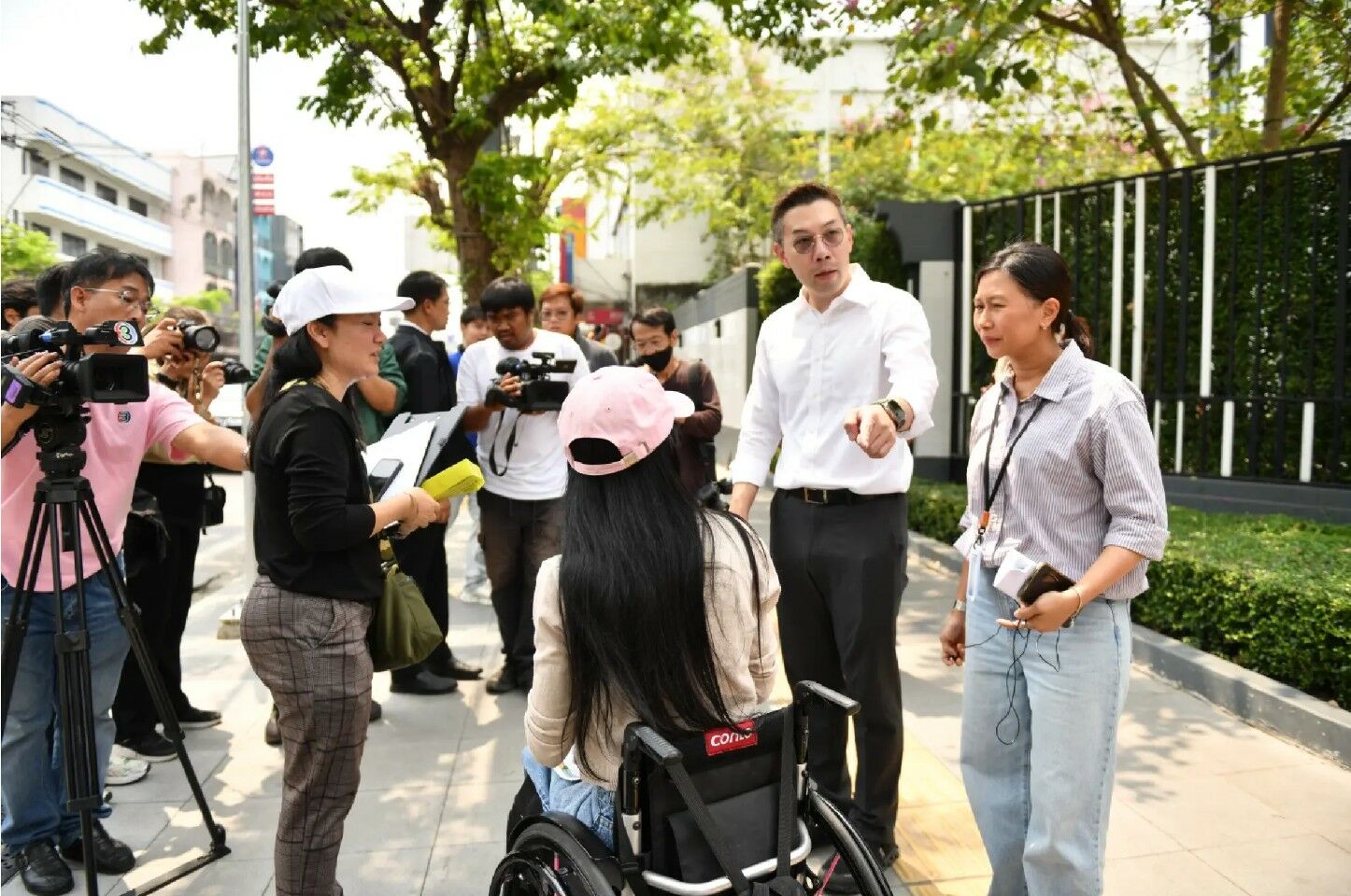 Bangkok to complete 1,000km of upgraded footpaths by 2026 | News by Thaiger