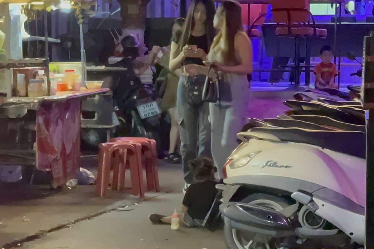 Tourists fume over persistent foreign beggars in Pattaya