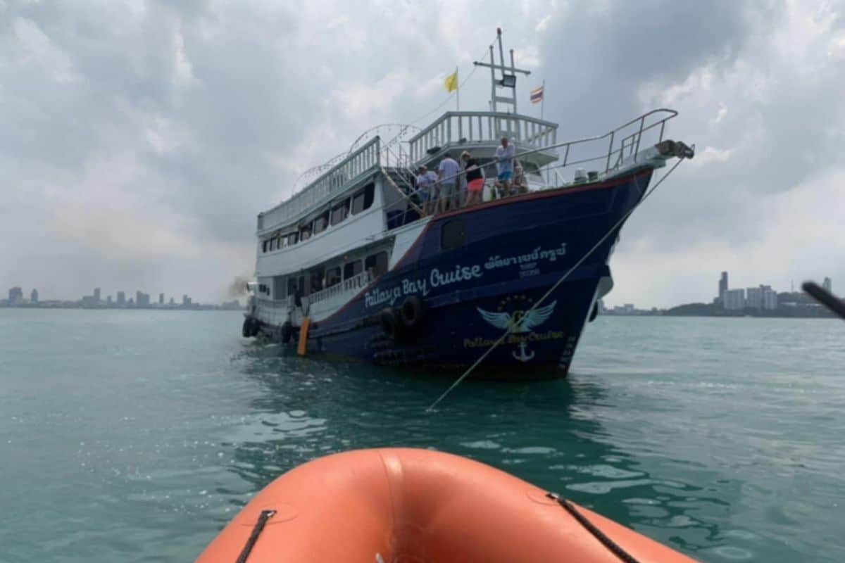 Smoke scare at sea: Pattaya tourist boat evacuates 35 passengers