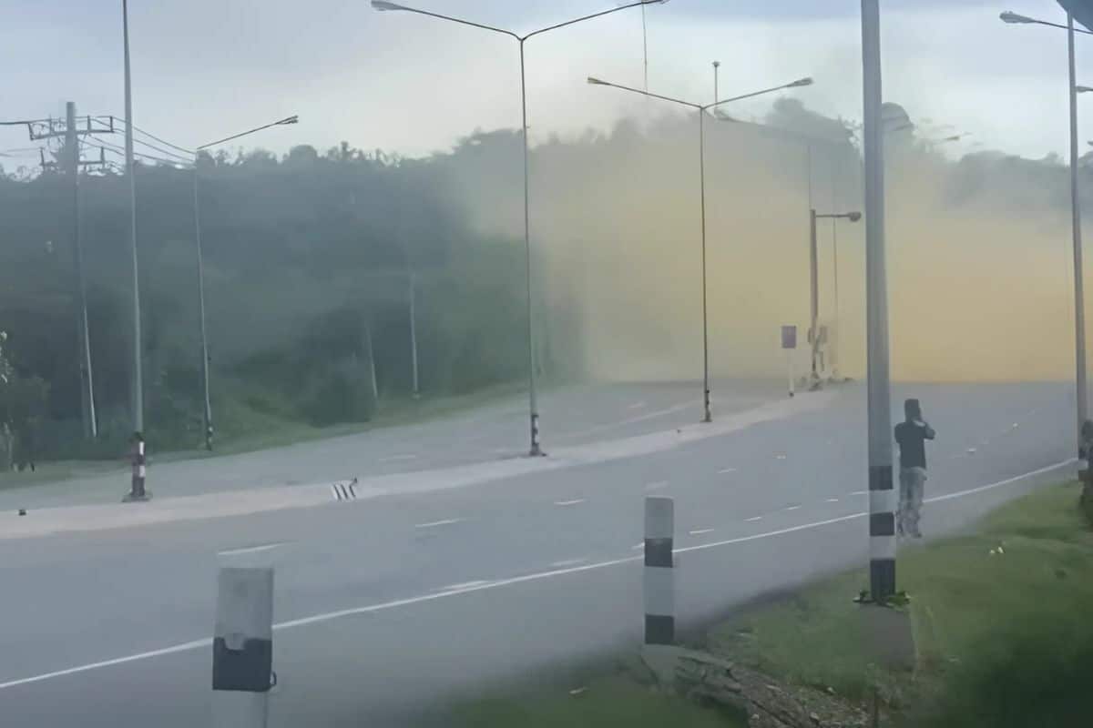 Bomb explosion narrowly misses vehicle in Narathiwat