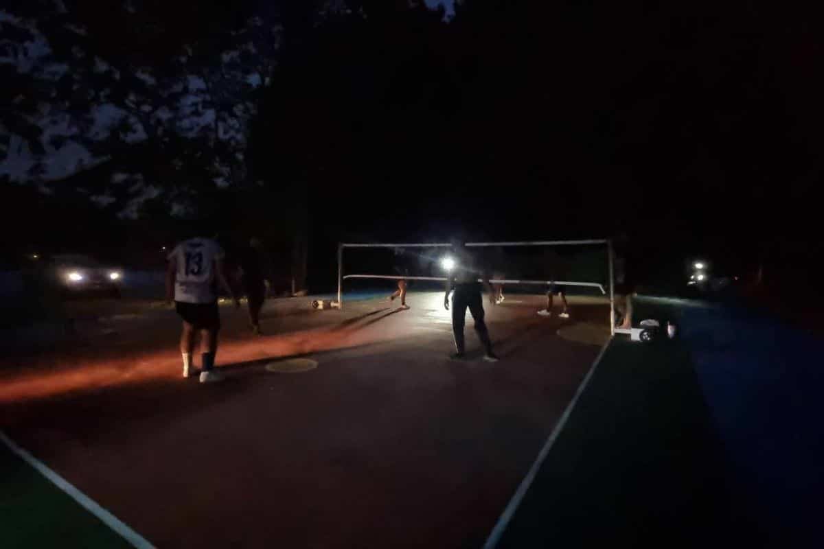 Pattaya takraw players forced to practice in darkness