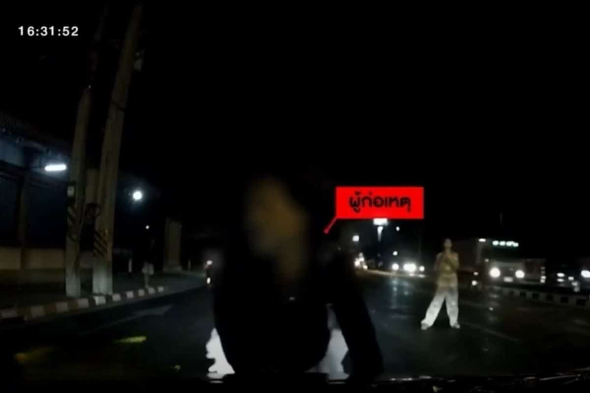 Woman jumps onto car bonnet, shocking driver in Pathum Thani (video)