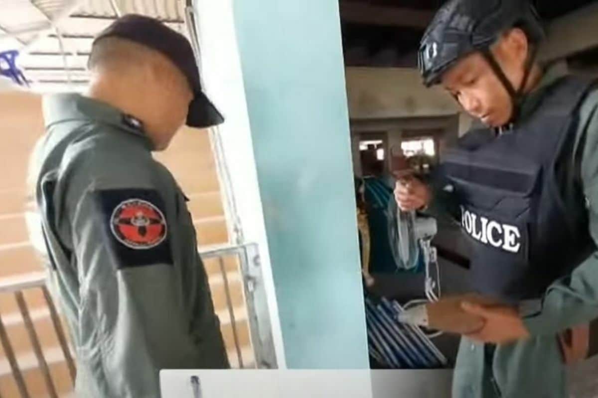 Bomb found in Lopburi temple prompts swift police action (video)