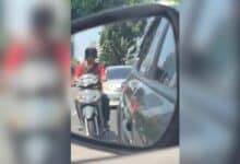 Road rage: Motorcyclist damages car mirrors in Bangkok