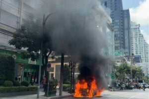 Luxury Mini Cooper goes up in flames on Bangkok street