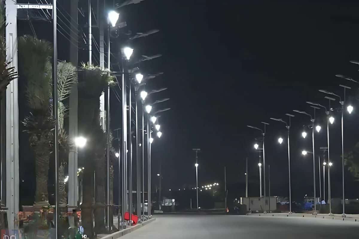 Bizarre ‘airplane’ light poles spark online debate in Samut Prakan (video)