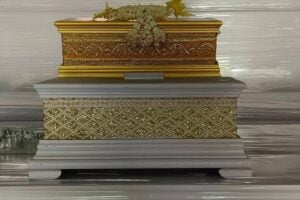 Casket lid numbers bring lottery luck to Ang Thong