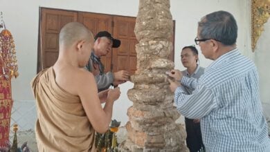 Phayao’s ancient pagoda draws lottery seekers, fortune seekers