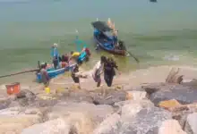 Fisherman dies on longtail boat in Nakhon Si Thammarat