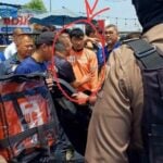 Delivery riders in Suphan Buri threatened by knife-wielding peer