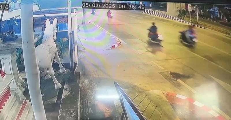 Motorcyclist mob brutally attacks Thai teen seeking refuge in store