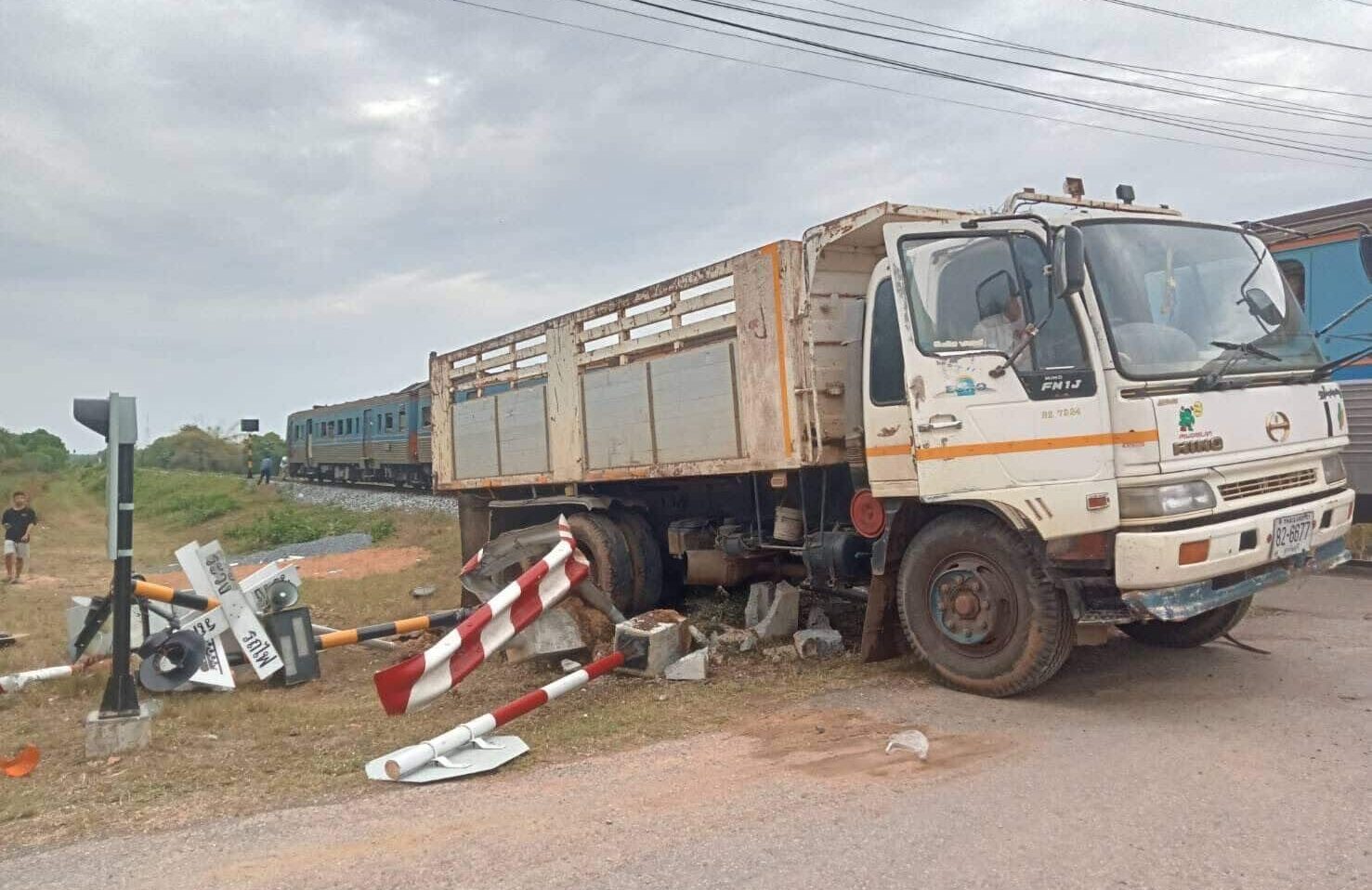 Train collides with truck in Prachin Buri despite safety measures