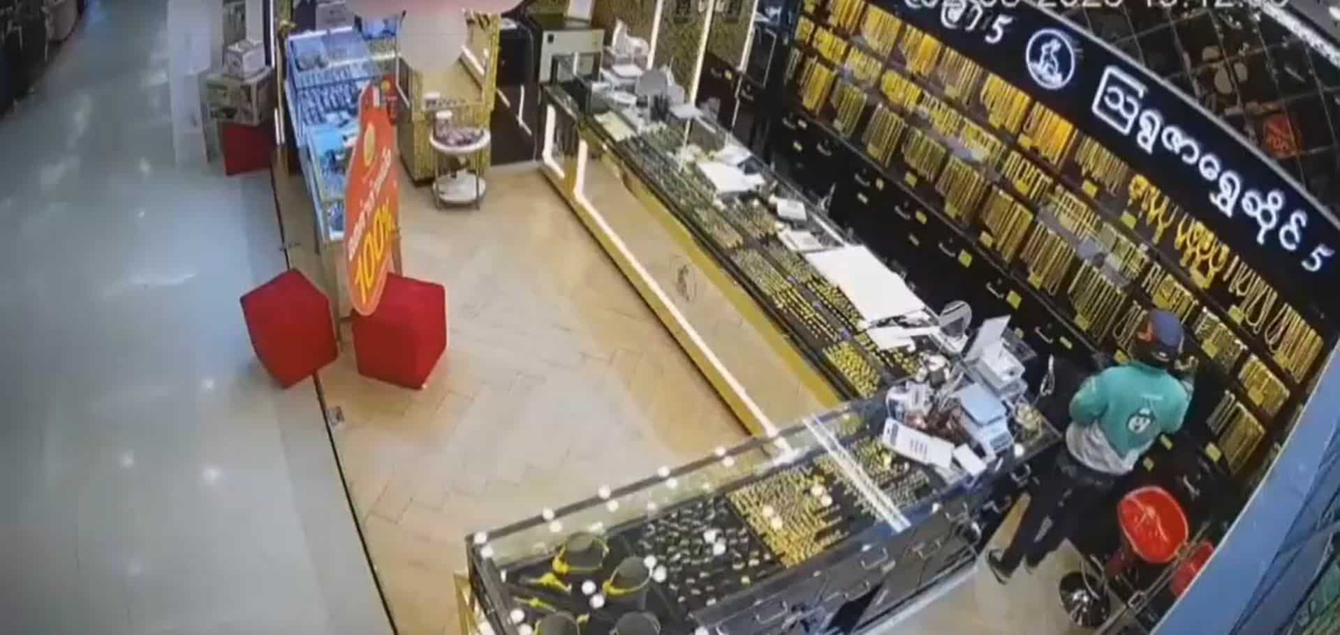 Mae Sot gold shop robbed by delivery rider in daring heist | News by Thaiger