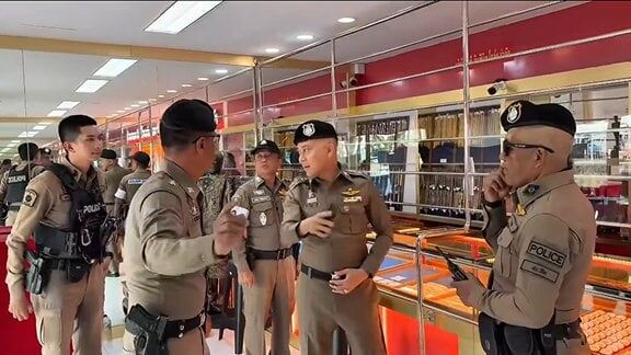 Two arrested after 100k baht gold bracelet stolen in Wichit heist | News by Thaiger