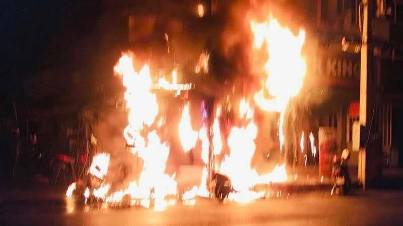 Fire torches bikes, damages Burger King sign in Phuket | News by Thaiger