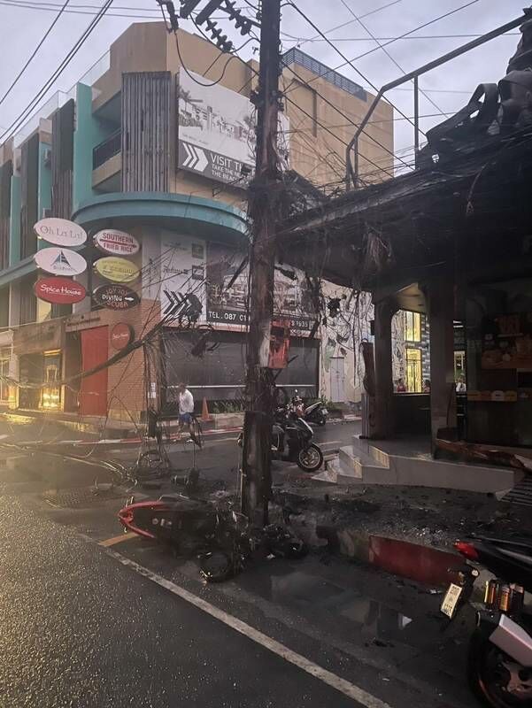 Fire torches bikes, damages Burger King sign in Phuket | News by Thaiger