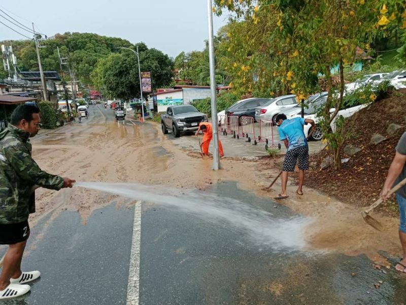 Phuket braces for floods as emergency pumps deployed | News by Thaiger