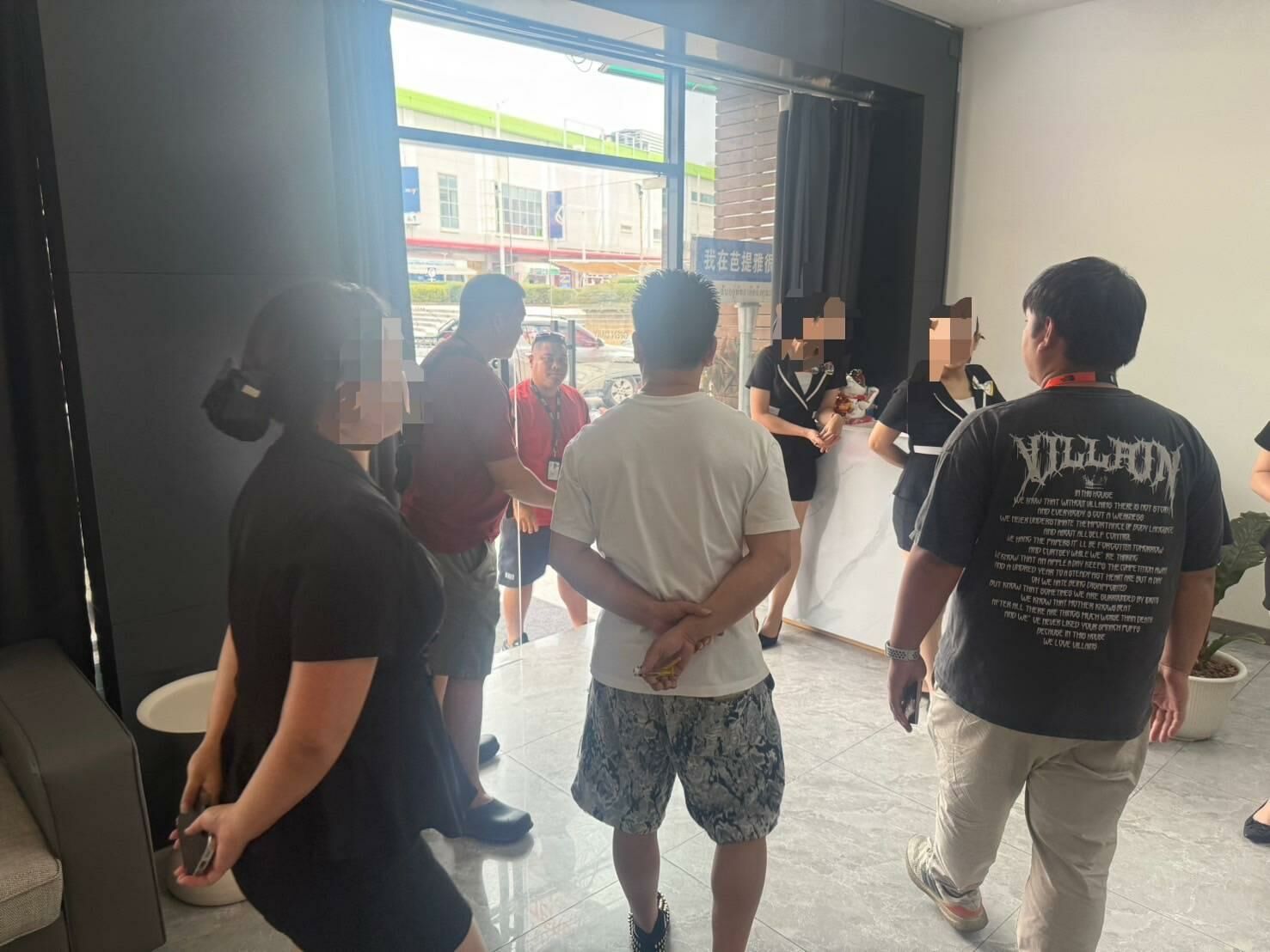 Tourist police raid Pattaya salon, arrest foreigners without permits | News by Thaiger