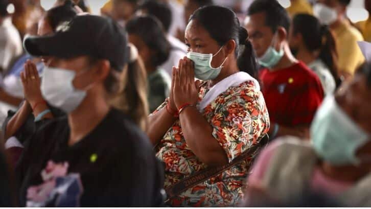 Bangkok unites in mass prayer for quake victims | News by Thaiger