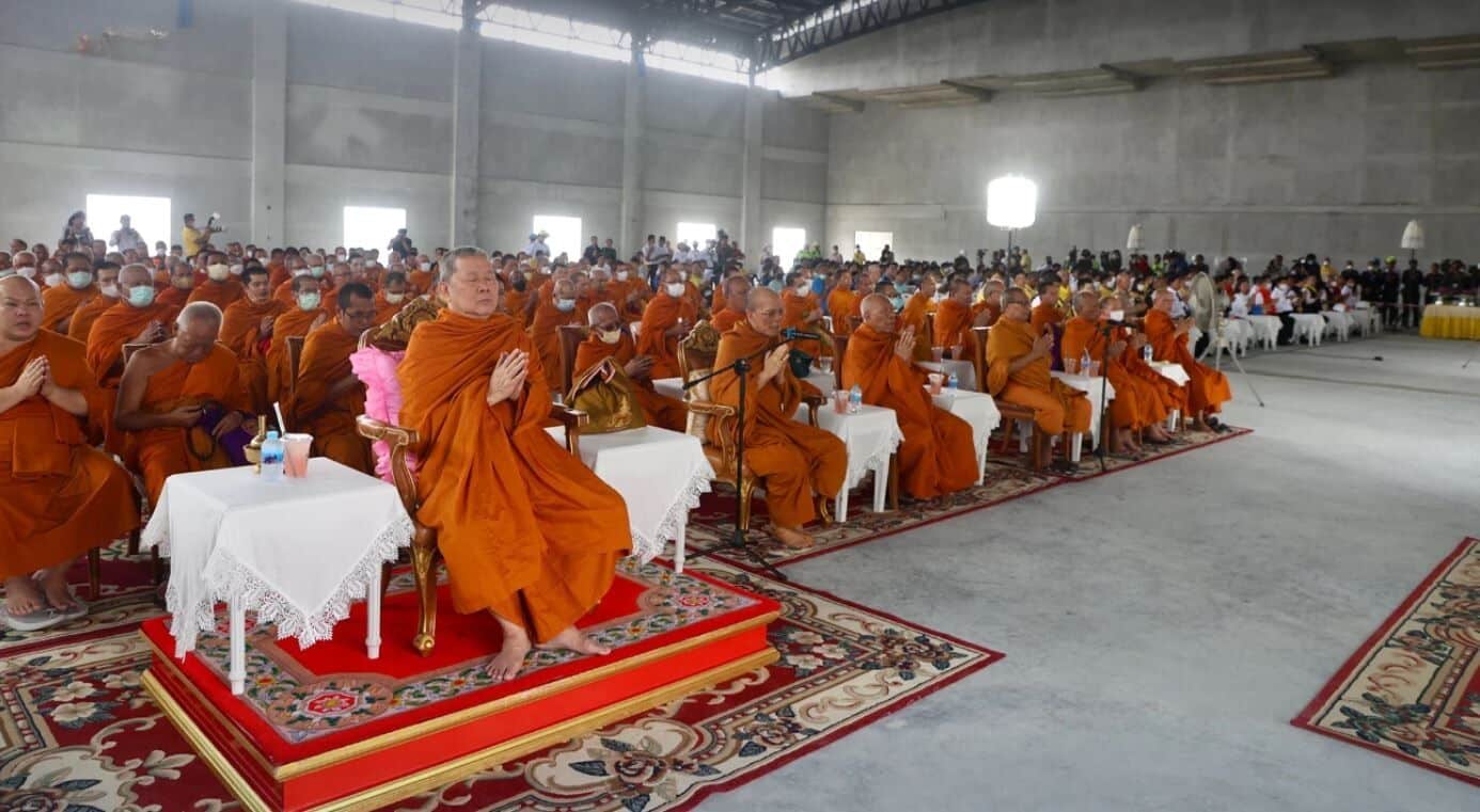 Bangkok unites in mass prayer for quake victims | News by Thaiger