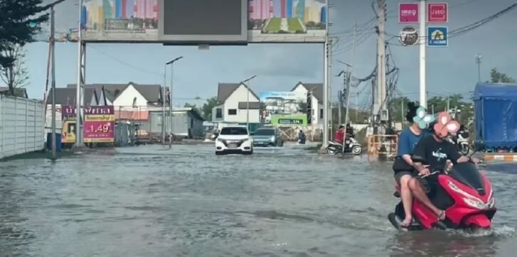 High tide floods Samut Prakan, ONWR warns Bangkok | News by Thaiger