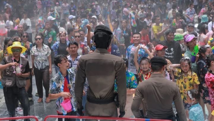Thailand rolls out AI police cyborg in Nakhon Pathom | News by Thaiger