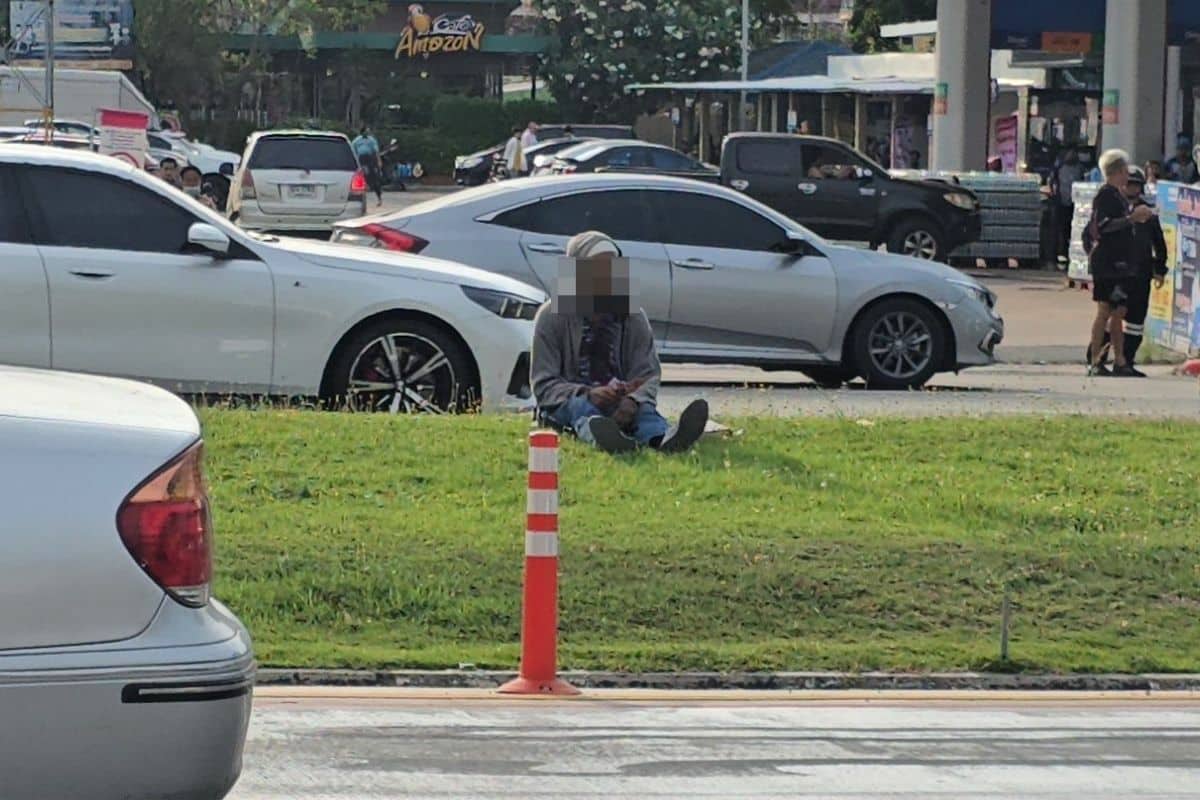 American man stabs himself while reading about death in Pattaya